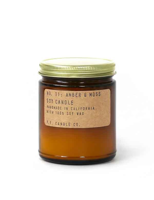 P.F. Candle co - Bougie parfumée n°11 - Amber & Moss